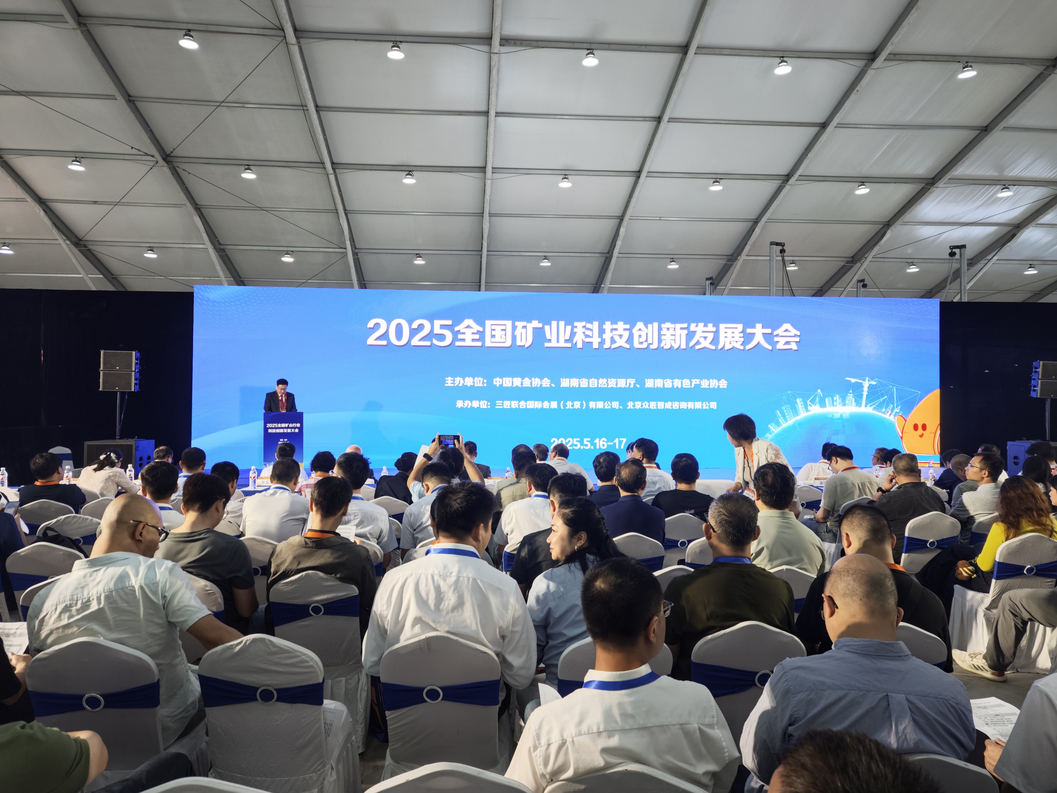 展會首日精彩回顧 | 魏橋智行（黃驊）專用車閃耀2025長沙礦業裝備展覽會